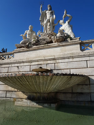 Piazza del Popolo, Fontana del Nettuno, mit Neptun und zwei Tritonen, von Giuseppe Valadier