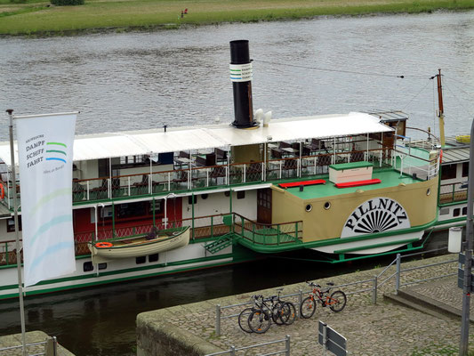 Die "Pillnitz", ein Schaufelrad-Dampfschiff der  Sächsischen Dampfschifffahrt (auch Weiße Flotte genannt), eins von neun historischen Schaufelraddampfern der ältesten und größten Raddampferflotte der Welt