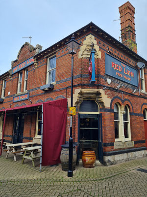 The Red Lion is one of Weymouth’s finest and most famous pubs.