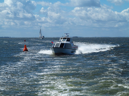 Fahrt mit der Personenfähre von Schaprode nach Vitte (Hiddensee), Blick nach achtern