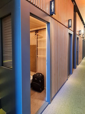 CAB20 Kapselhotel - Eingang zu meiner Kapsel