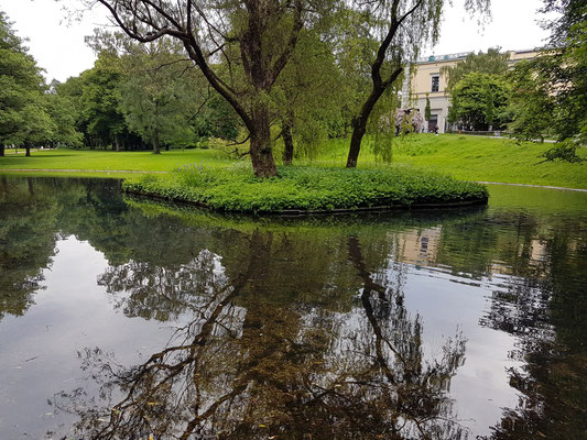 Park hinter dem Königlichen Schloss