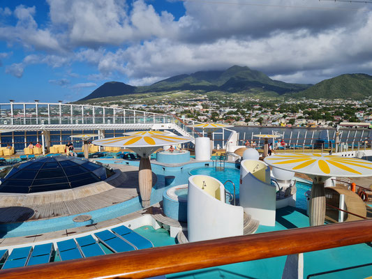 Blick von der AIDAluna auf Sint Maarten