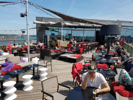 Ausklang der Reise am 28.5.2017 im 11. Stockwerk der SkyLounge nahe des Bahnhofs Amsterdam Centraal