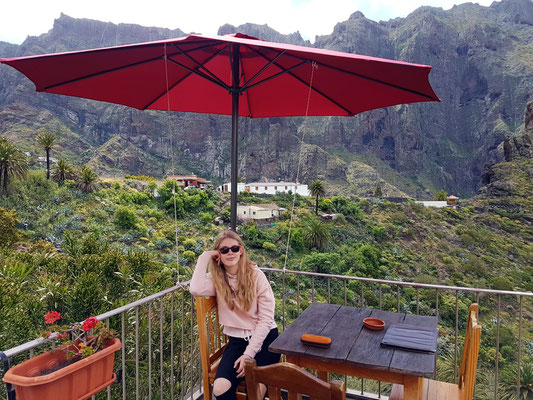 Auf der Terrasse des Restaurants El Guanche "Alte Schule"