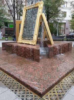 Skulptur auf einem Platz nahe der Tretjakow-Galerie