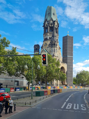 Mit Doppeldeckerbus M 29 nach Neukölln, vorbei an der Kaiser-Wilhelm-Gedächtniskirche