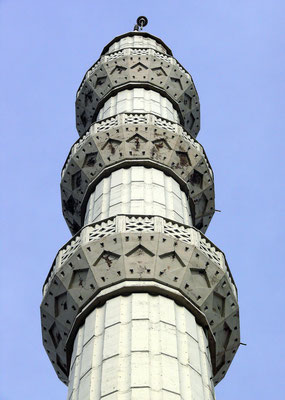 Minarett der Külliye Moschee in Manavgat im klassisch-osmanischen Stil (runder Grundriss und drei umlaufende Balkone)