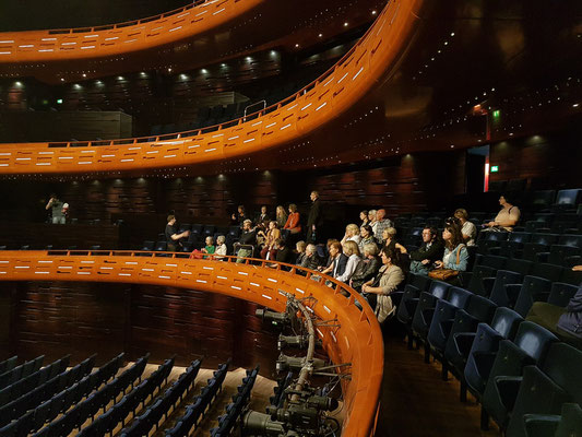 Großer Saal für 1700 Zuschauer