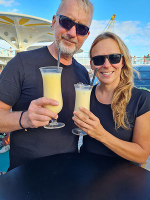 Bergfest auf dem Pooldeck mit Lieblingsgetränken der Crew