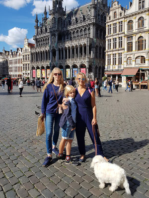 Grand-Place in Brüssel, im Hintergrund Maison du Roi