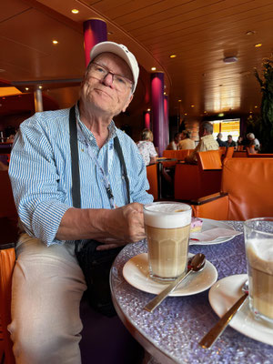 Kaffeepause in der AIDA-Bar