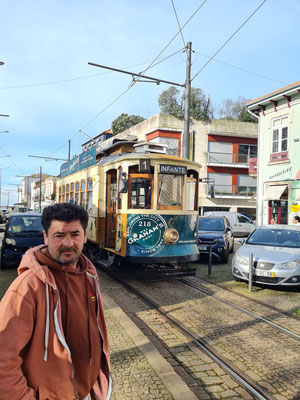 Mit der alten Straßenbahn von Leixoes nach Porto