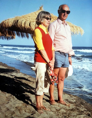 Charlotte Dirksen und Zahnarzt Dr. Helmut Dirksen, Almuts Eltern, 1971 in Marbesa/Spanien