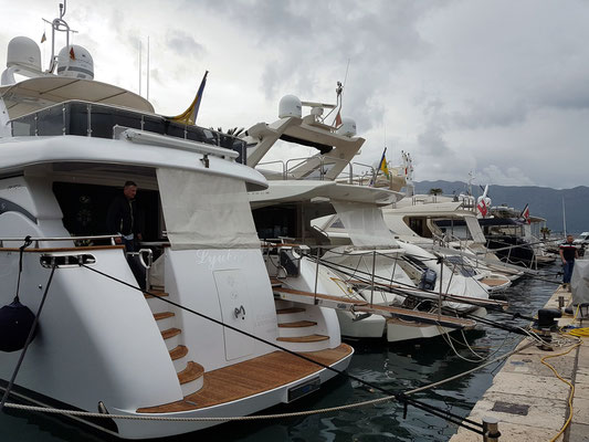 Budva, Hafen für große Motoryachten nördlich der Altstadt