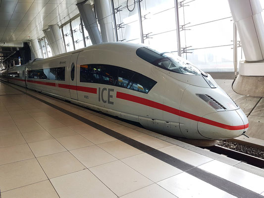 Ankunft am 3.9. mit dem ICE 13 um 11:16 von Aachen Hbf direkt nach Frankfurt Flughafen Fernbahnhof