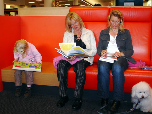 Ricarda, Almut, Kerstin und Luna in der Mayerschen Buchhandlung in Aachen, 13.09.2007