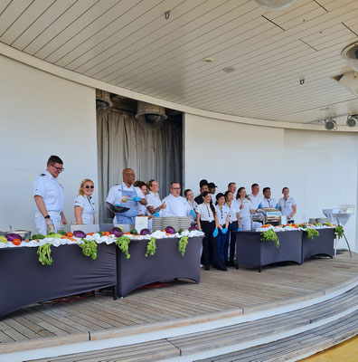 Bereit zum Lunch auf dem Pooldeck