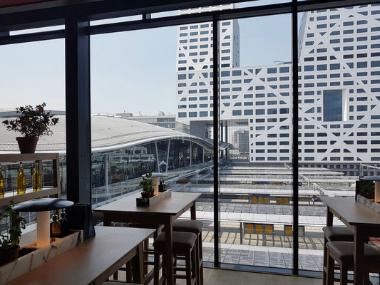 Utrecht, Blick vom Restaurant Vapiano auf Central Station