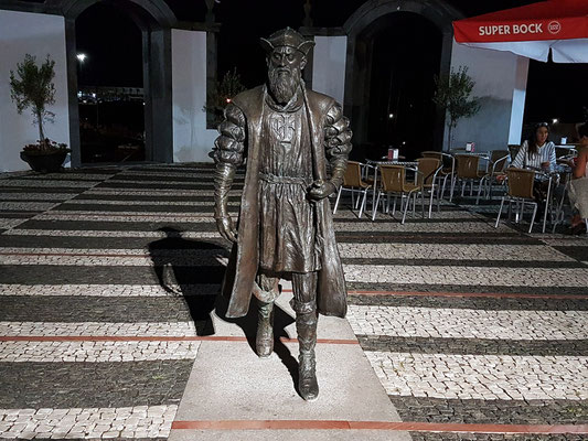 Angra do Heroísmo, Bronzestatue des Vasco Da Gama