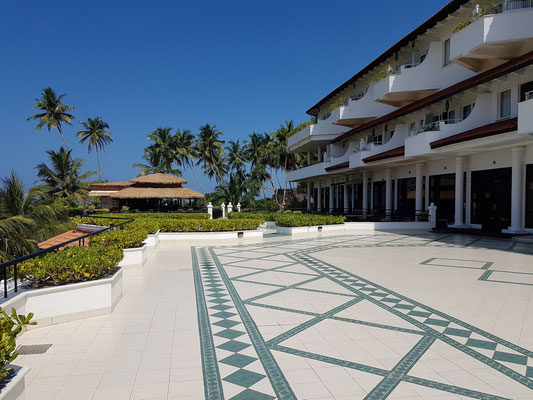 Restaurant Sea View und Hauptgebäude des Taj Bentota Resort & Spa