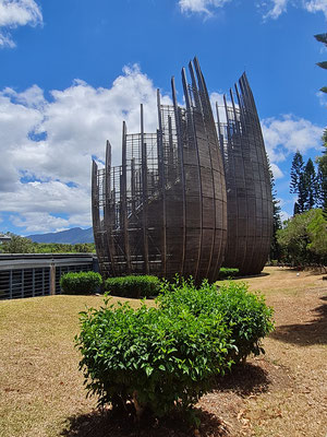 Von Renzo Piano konstruierte Hütte, von denen zehn Bauten im Tjibaou-Kulturzentrum existieren