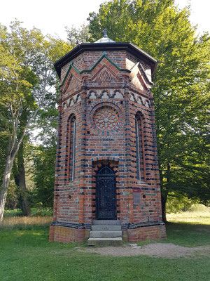 Frühgotisches Beinhaus, vor 1250 gebaut