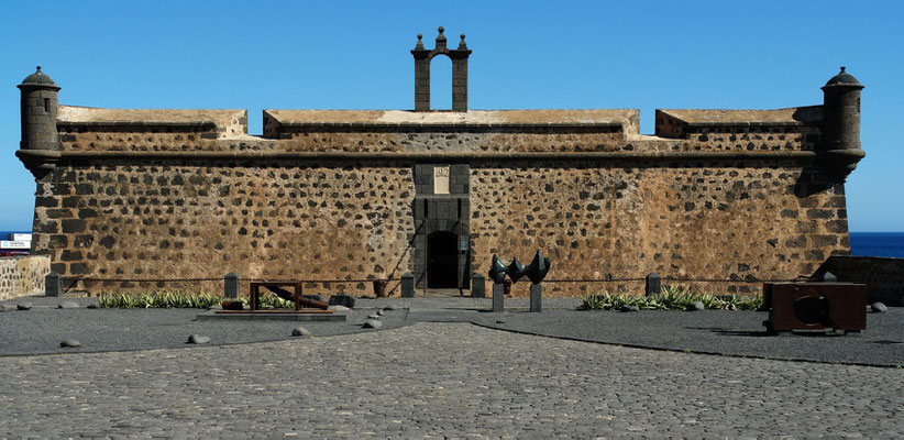 Arrecife. Castillo de San José mit dem Museo Internacional de Arte Contemporanéo, 1976 von César Manrique gegründet