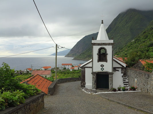 Fajã dos Vimes mit Kirche