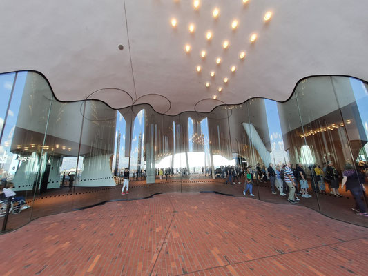 Elbphilharmonie, Plaza
