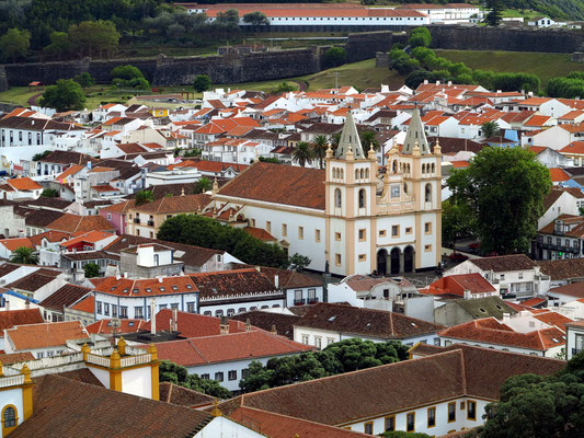 Angra do Heroísmo, Blick vom Alto da Memória auf die Kathedrale