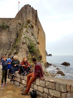 Treffpunkt vor der Zitadelle von Budva