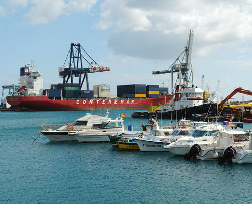 Inselhauptstadt Puerto del Rosario, Containerhafen