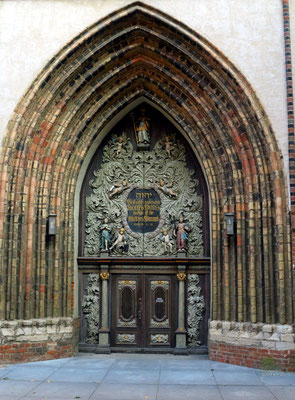 Westportal der Nikolaikirche