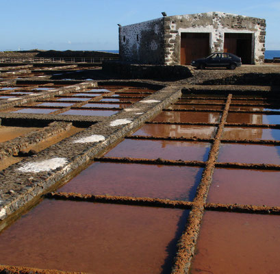 Salzmuseum südlich von Caleta de Fuste mit den etwa 1910 angelegten Salinas del Carmen