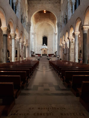 Kathedrale San Sabino, Hauptschiff