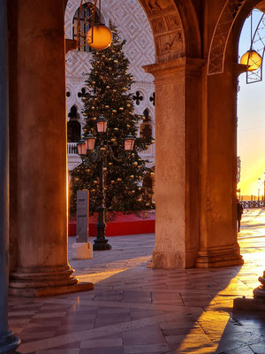 Piazzetta di San Marco am 7. 1. nach Sonnenaufgang um 08:06 