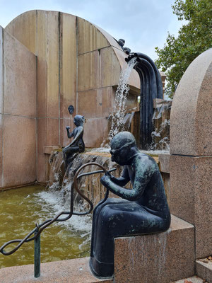 Weltkugelbrunnen (Schmettaubrunnen)