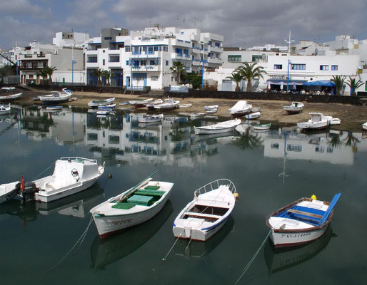 Arrecife. Stadtviertel El Charco mit kleinem Binnenhafen