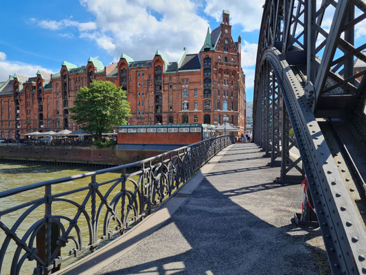 Brooksbrücke mit Häusern der Speicherstadt