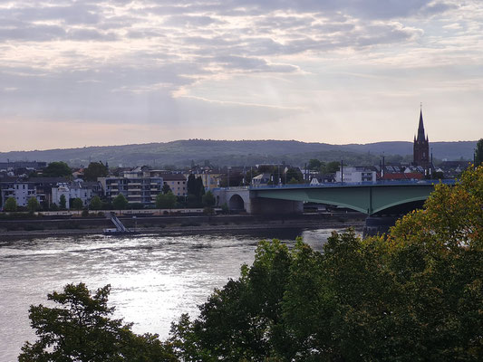 Blick von Walter Bocks Wohnung auf den Rhein und Bonn-Beuel