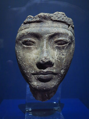 Gesicht einer männlichen Statue, Kalkstein, Ägypten, Armana-Periode, 18. Dynastie, 1333 - 1319 v. Chr.