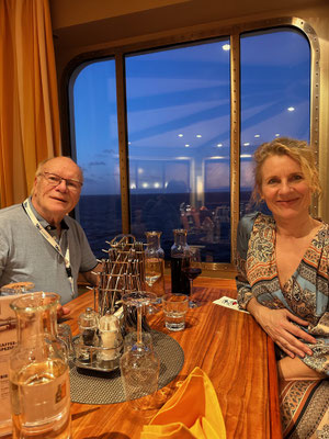 Zum Dinner im Buffet-Restaurant der AIDAluna