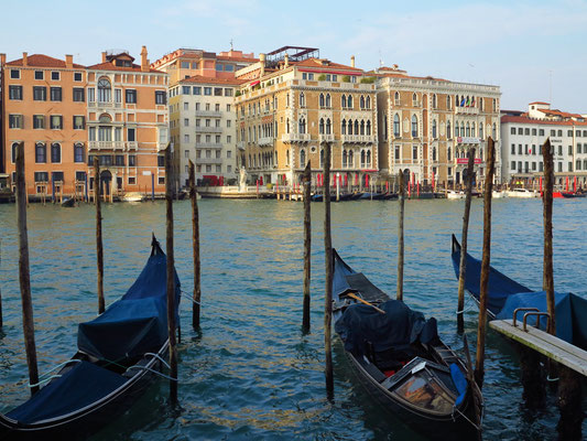 Paläste am Canal Grande, nahe Vaporetto-Station Giglio