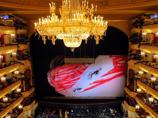 Bolshoi-Theater, Bühnenprojektion für La Traviata (in der Pause)