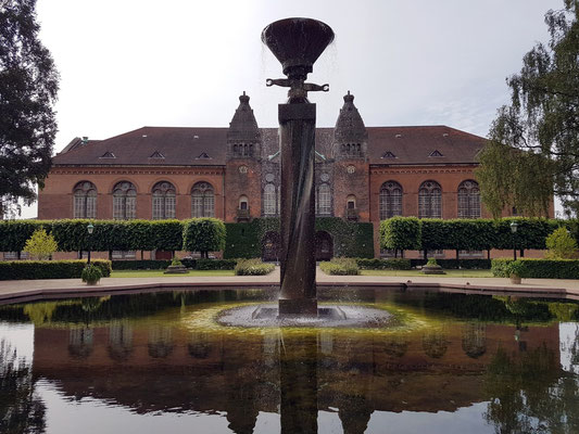 Wasserskulptur von Mogens Møller im Garten der Königlichen Bibliothek (Det kongelige Biblioteks Have)