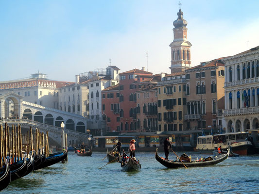 Canal Grande mit Ponte di Rialto und Fondaco dei Tedeschi