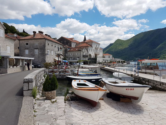 Kleiner Fischerhafen in Perast