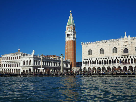 Prachtvolle Ansicht von Venedig mit Palast der Zecca (Münzprägestätte), Biblioteca Nazionale Marciana, Campanile und Dogenpalast