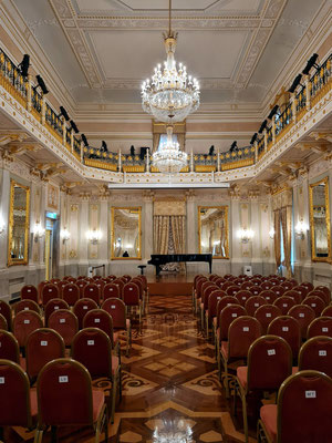 Ballsaal, der größte repräsentative Pausenraum, auch für Konzertaufführungen verwendet. Der Ballsaal ist einer von fünf Apollinee-Sälen im Gran Teatro La Fenice di Venezia.